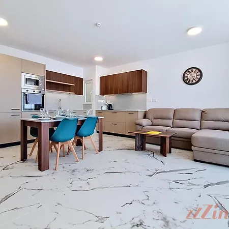 2br Penthouse With Rooftop Terrace In
