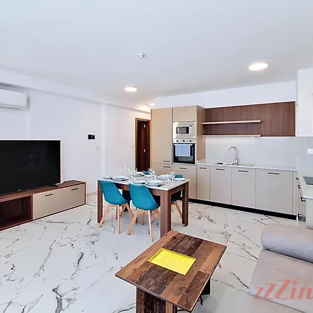 2br Penthouse With Rooftop Terrace In Lägenhet *