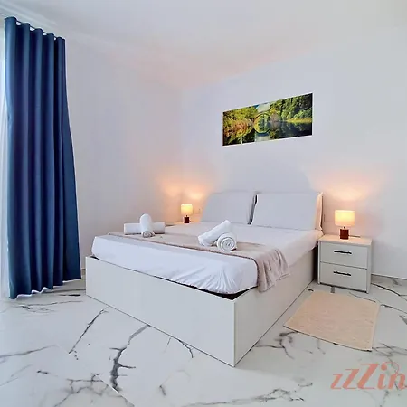 2br Penthouse With Rooftop Terrace In