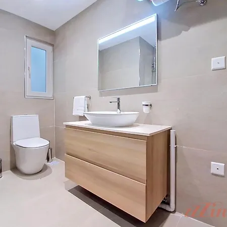 2br Penthouse With Rooftop Terrace In Lägenhet *