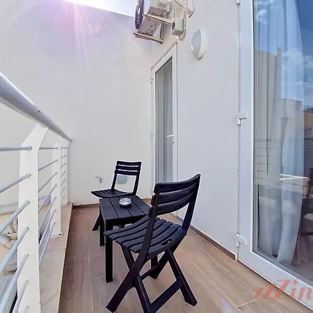 2br Penthouse With Rooftop Terrace In Lägenhet Mellieħa